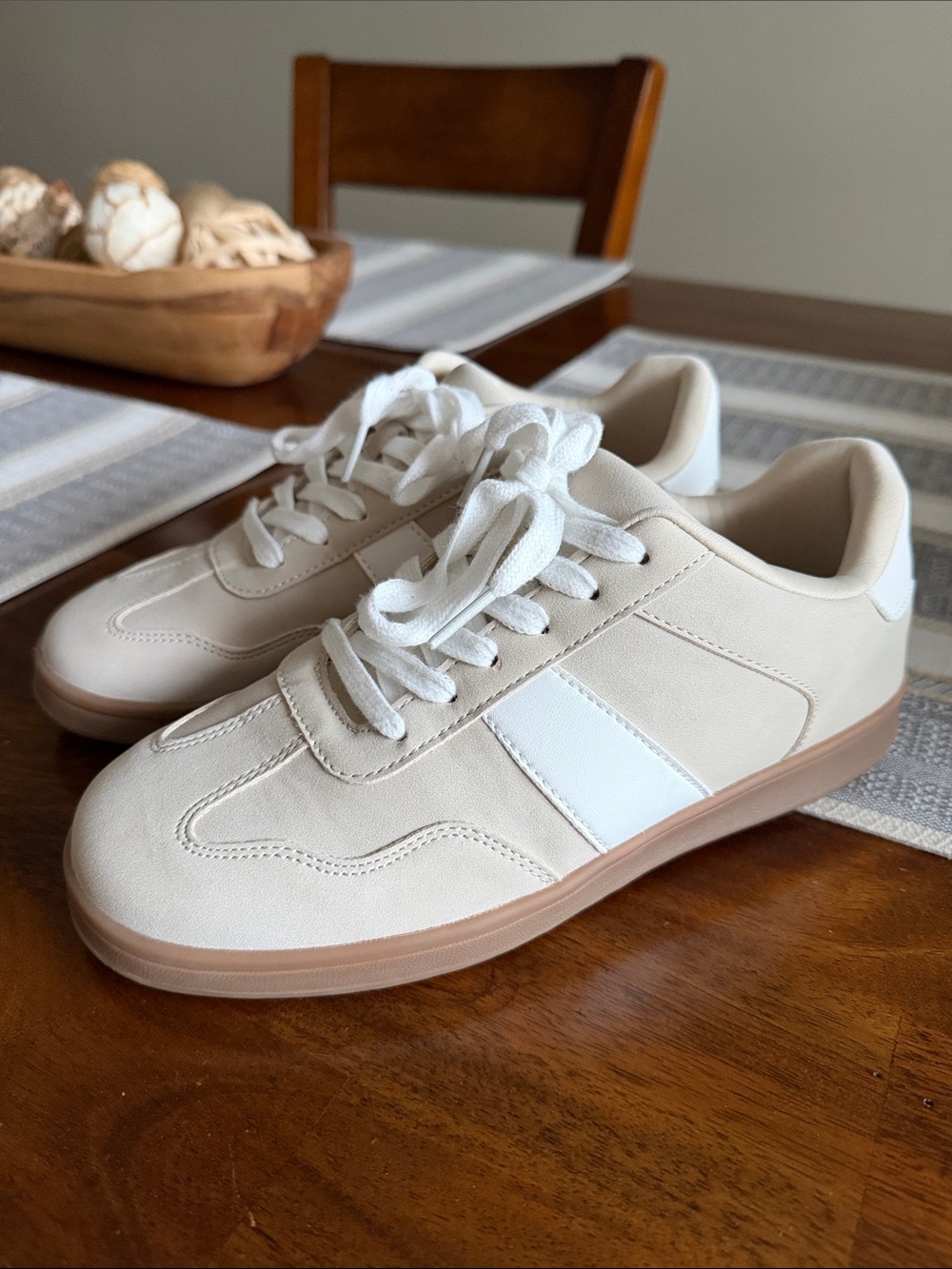 NWOT! American Eagle Cream & White Casual Sneakers with Gum Sole